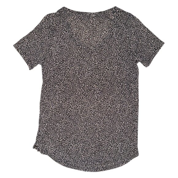 Gently Used Athleta Breezy Scoop V-neck Short Sleeve T Shirt in Micro Cheetah S - Picture 2 of 4
